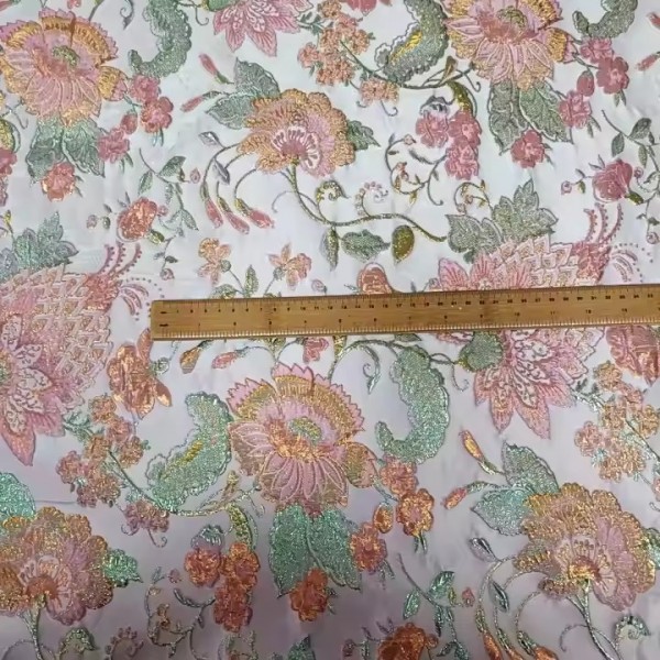 Hot Selling Popular Classic Metallic Jacquard Brocade Yarn Dyed Shiny Pink Flower Fabric For Women D / 2