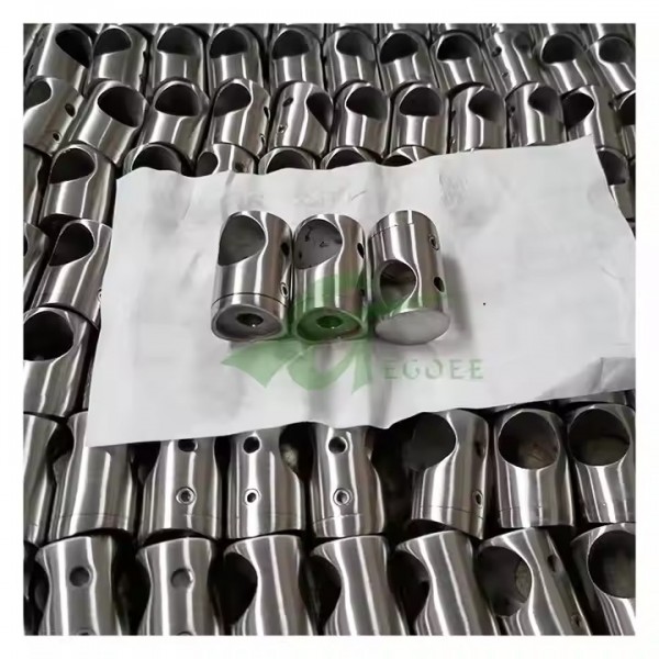 Factory direct sales stair balcony railing accessories 304/316 stainless steel tube handrail crossba / 3